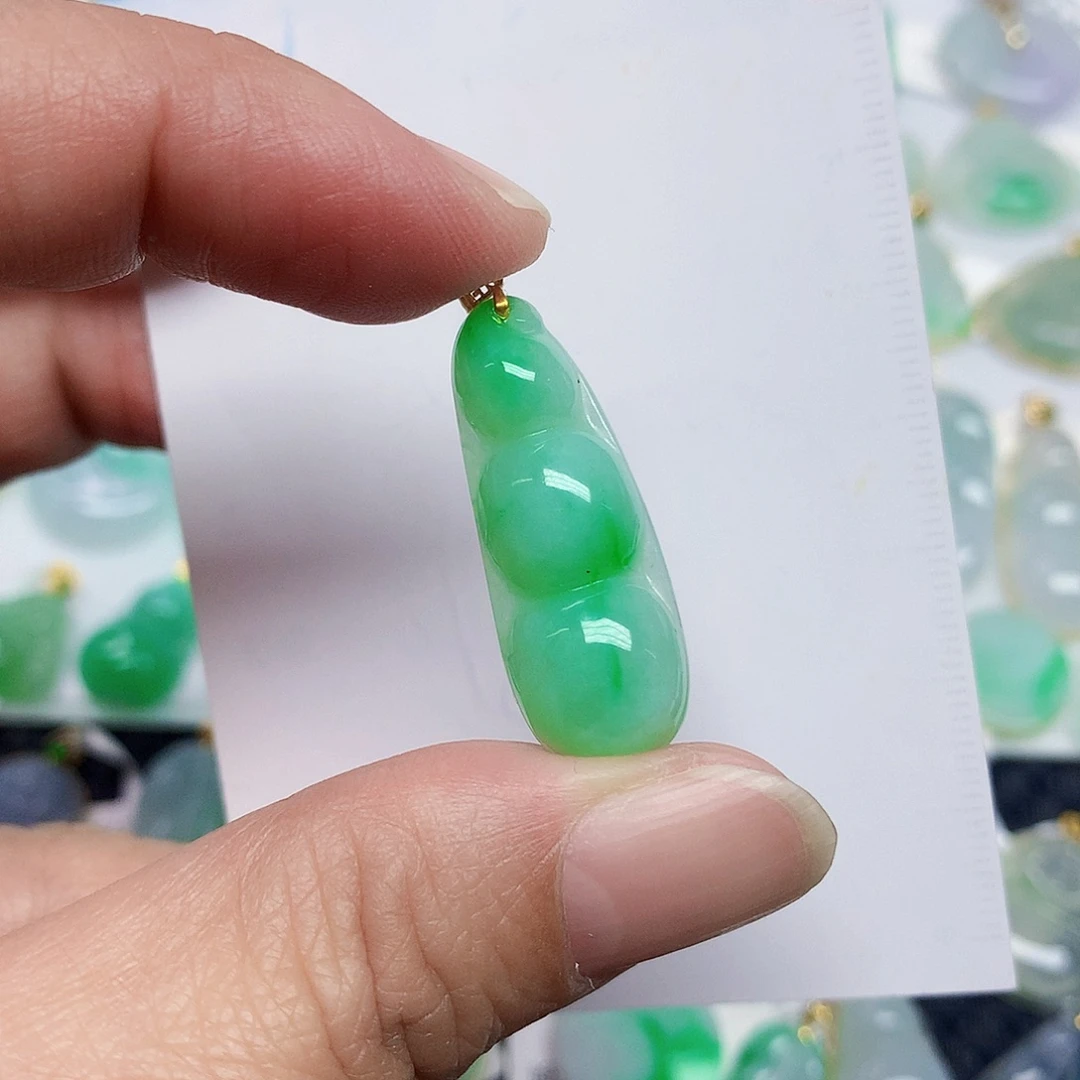 翡翠18K金镶嵌颈饰3566789