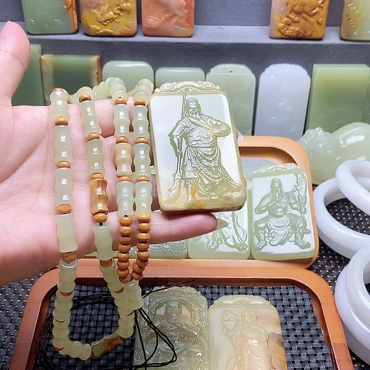 新疆昆仑山脉料关公