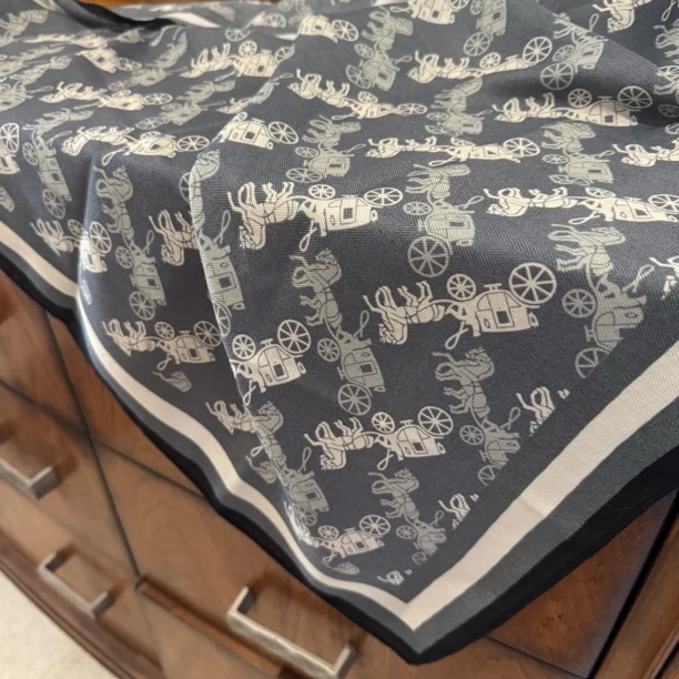 十玥， 骑士 棉柔植绒提花巾 65方巾（无运险完美主义者慎拍）