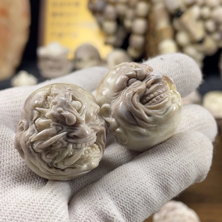 B***V皮质非金属配饰鹿角雕刻手球