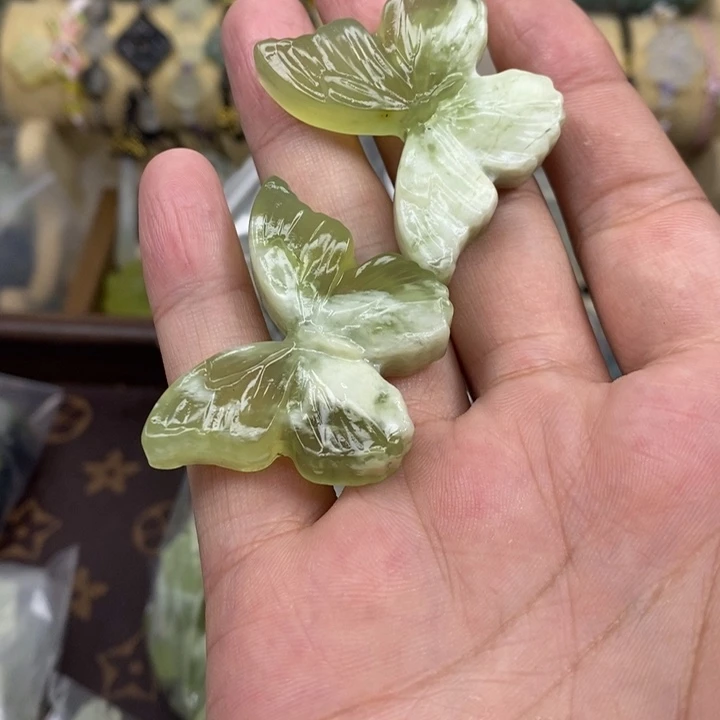 青****蛇纹石玉未镶嵌颈饰