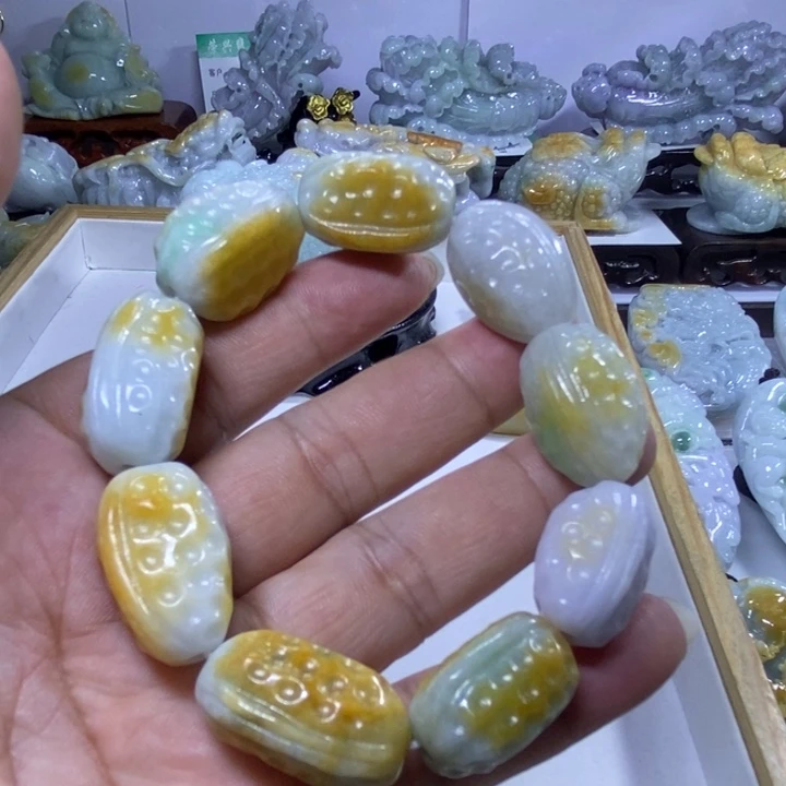 翡翠未镶嵌把件核头手串