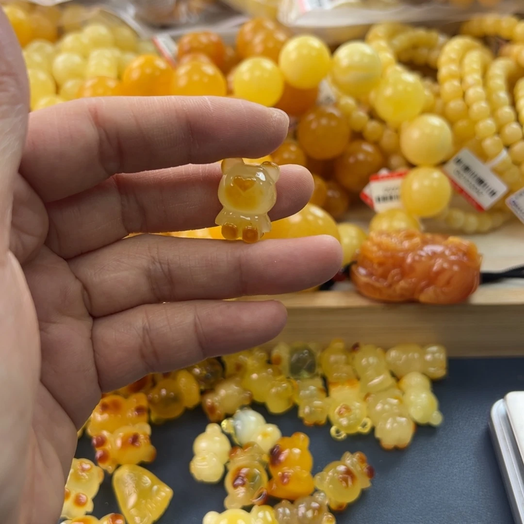 未镶嵌琥珀珠宝奇石