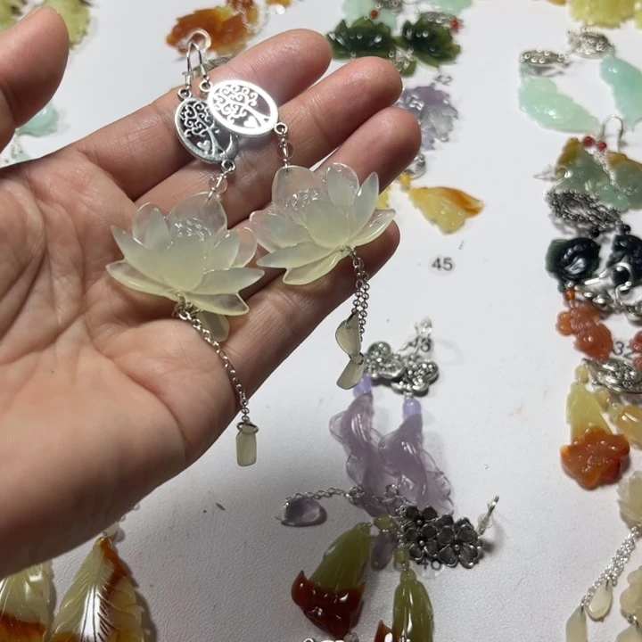 蛇纹石玉合金耳饰