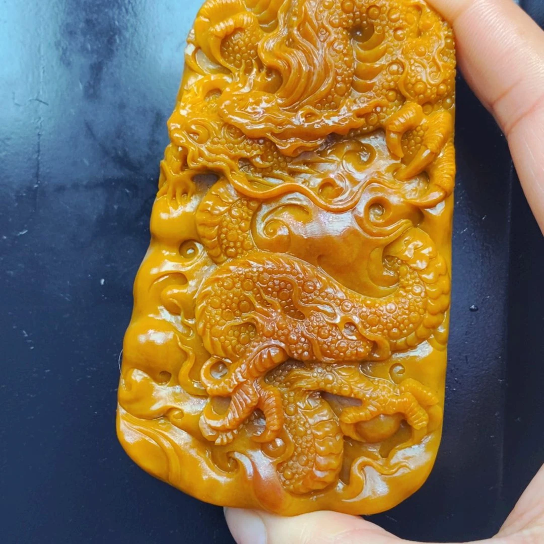 未镶嵌石英质玉（黄龙玉）颈饰