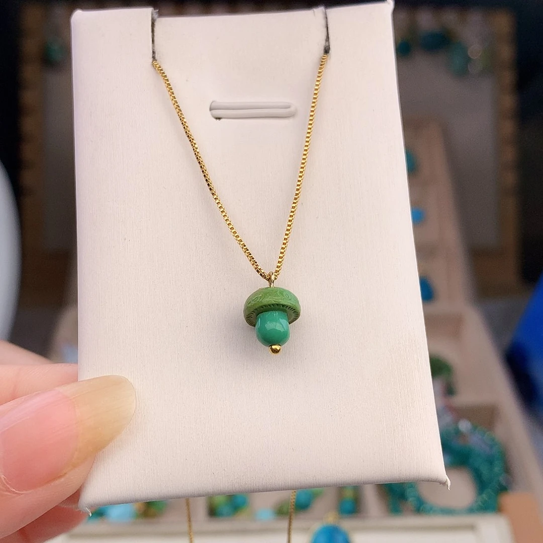 绿松石未镶嵌颈饰