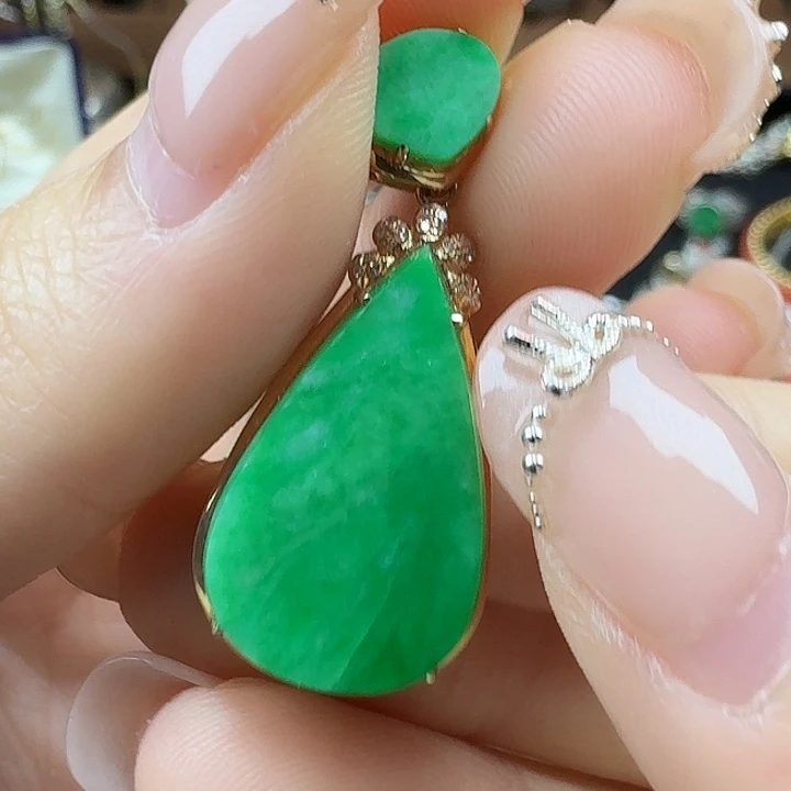 翡翠18K金镶嵌挂件18k水滴翡翠吊坠