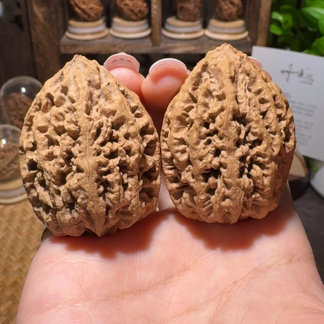 文玩核桃把件雨花石