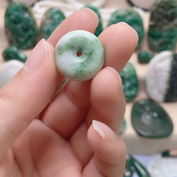 未镶嵌独山玉颈饰