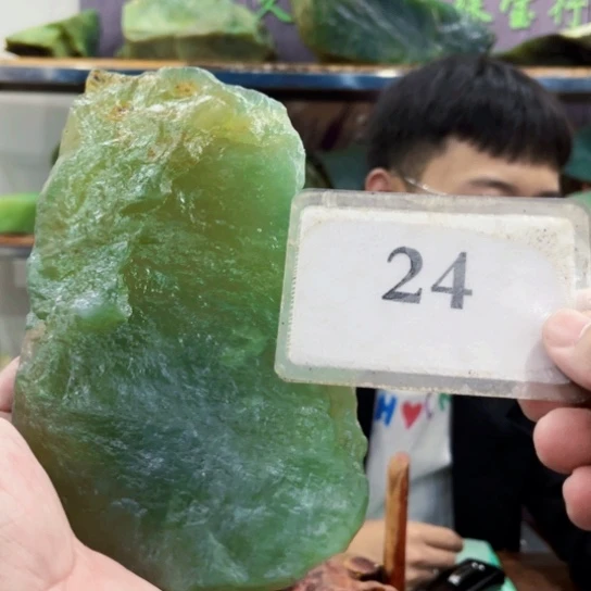 蛇纹石玉未镶嵌原石