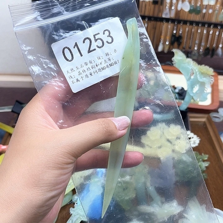 蛇纹石玉未镶嵌发簪福福猪****。