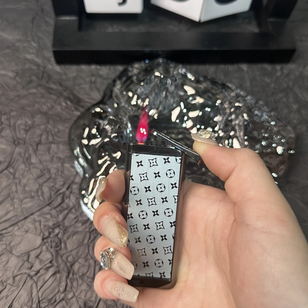 高颜值小众设计金属防风打火机粉焰个性耐用印花送男女友情侣礼物