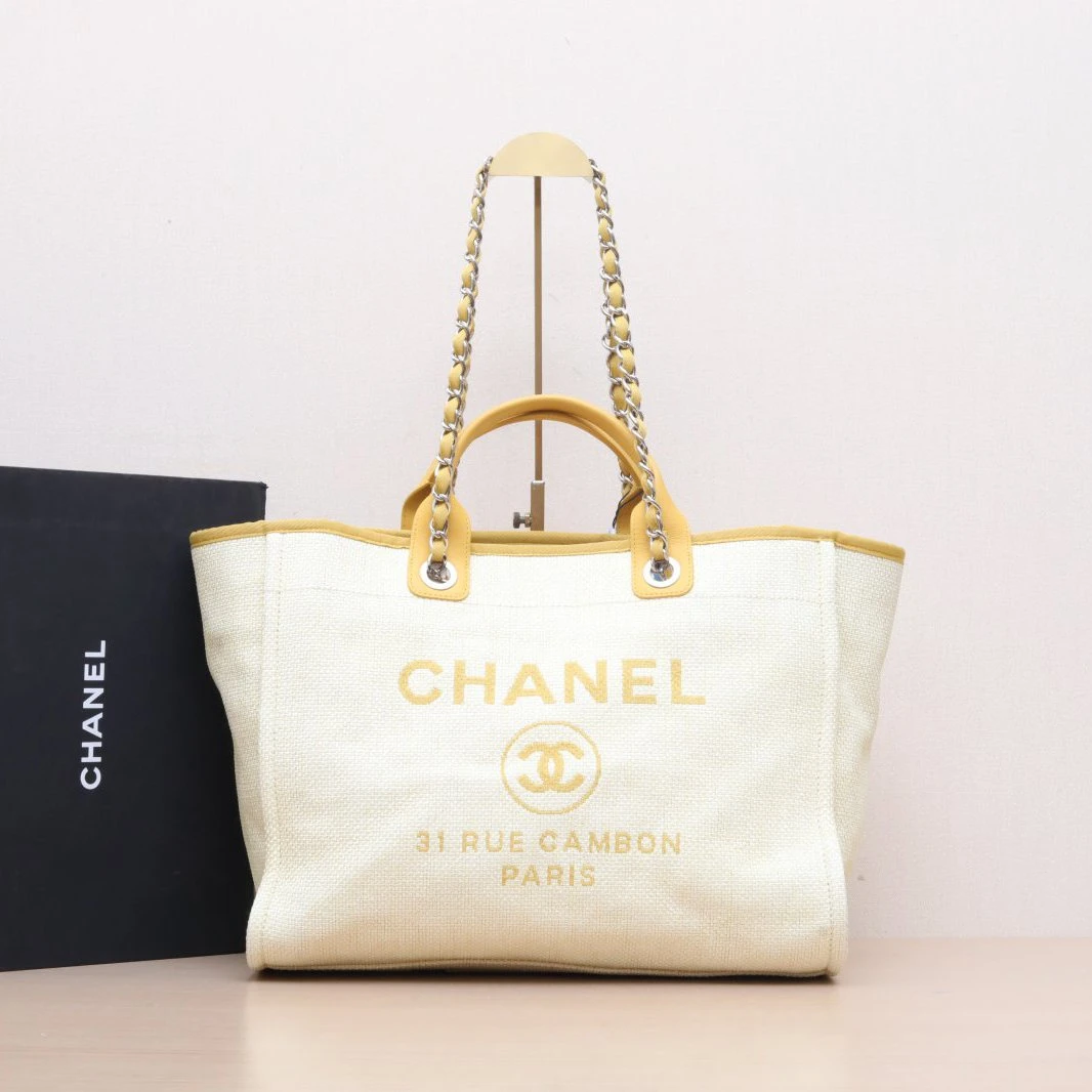 99新 Chanel/香奈儿 新粉黑黑 沙滩包带手柄大号 米白色 22开 