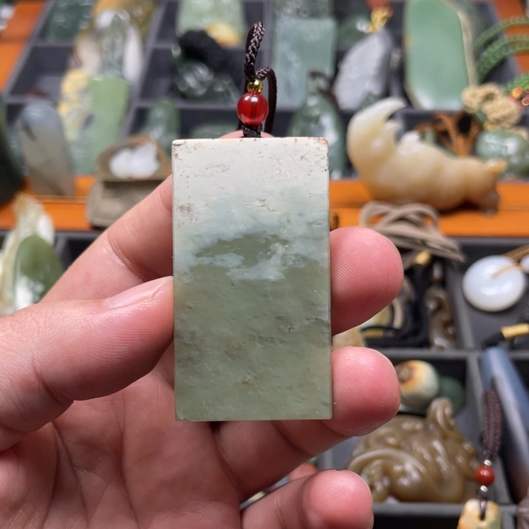 未镶嵌岫岩河磨玉（透闪石质玉）挂件