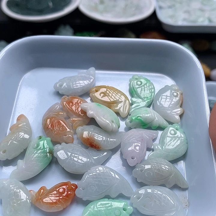 翡翠未镶嵌颈饰翡翠首饰