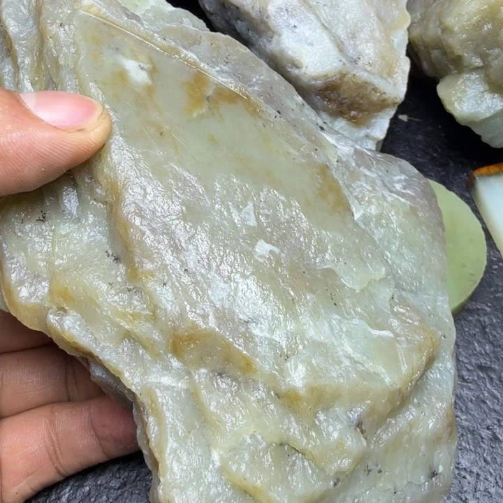 和田玉（糖玉）未镶嵌珠宝奇石