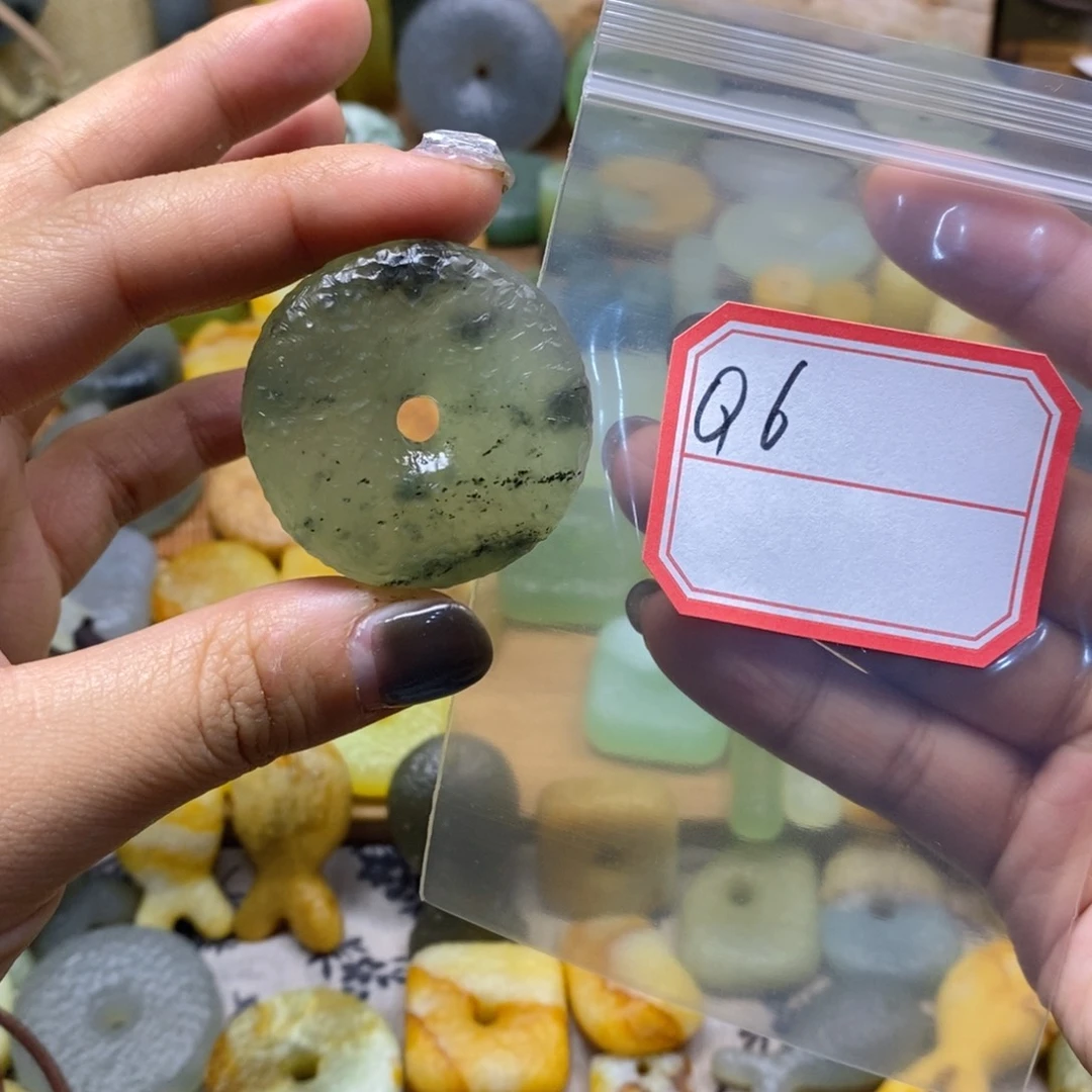 未镶嵌蛇纹石玉颈饰你**呀