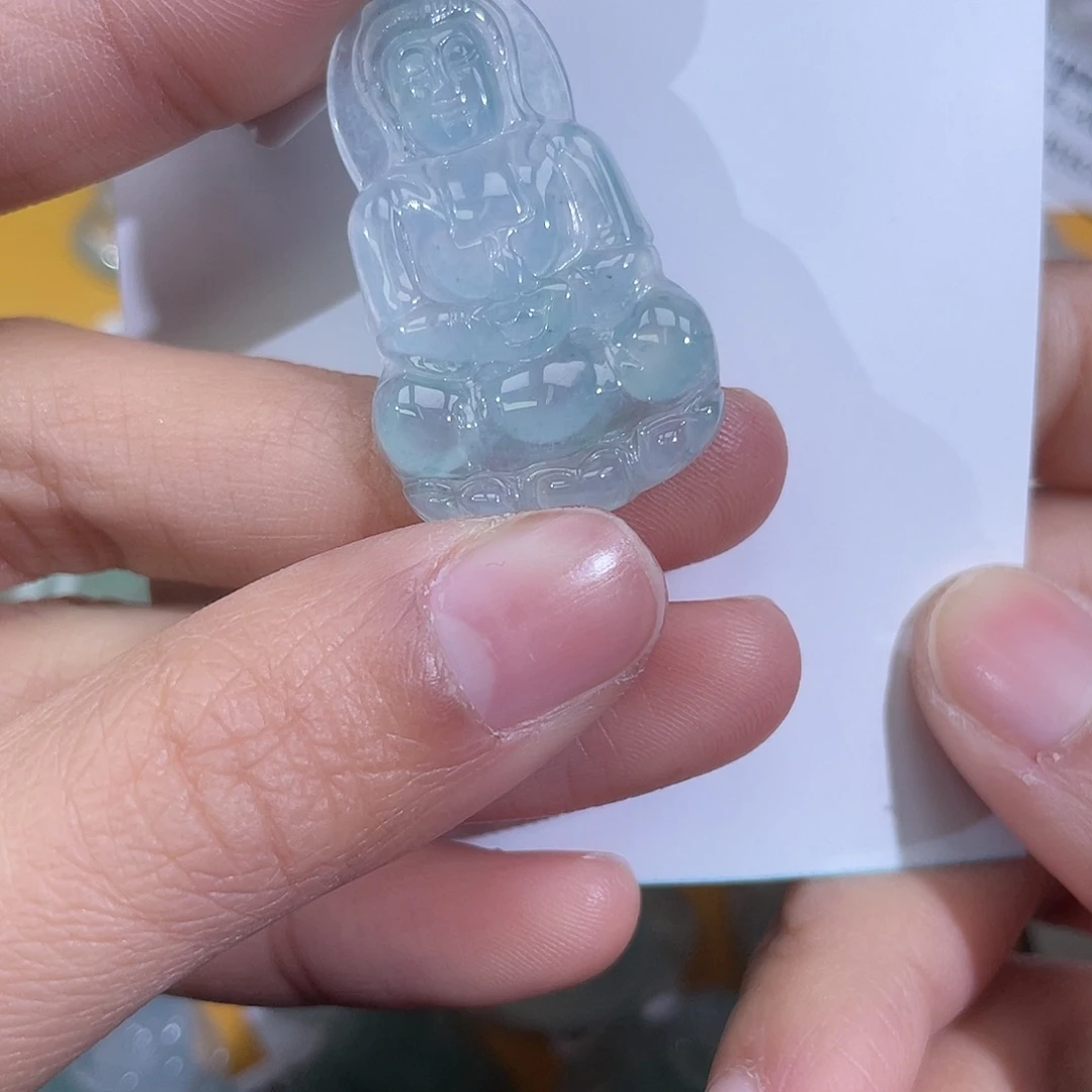 翡翠未镶嵌颈饰观音