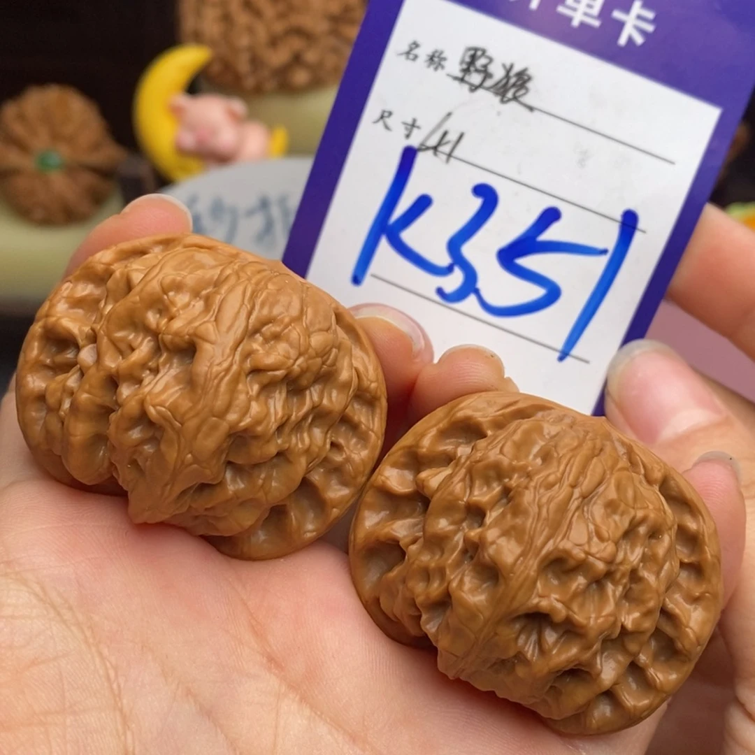 文玩核桃吊坠野狼