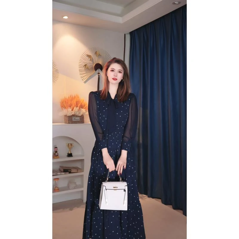 满天星V领系带长袖连衣裙 2024秋季女新款优雅气质 100