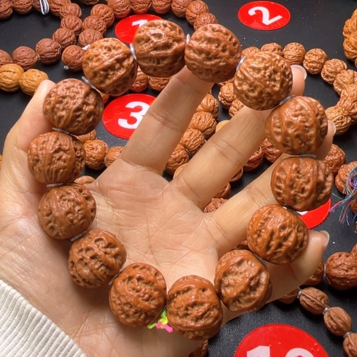 文玩核桃吊坠珊瑚粗筋八棱