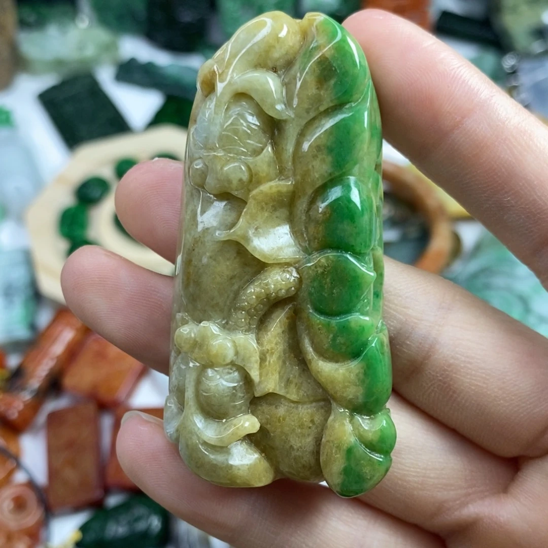 翡翠颈饰未镶嵌菠**多吊坠