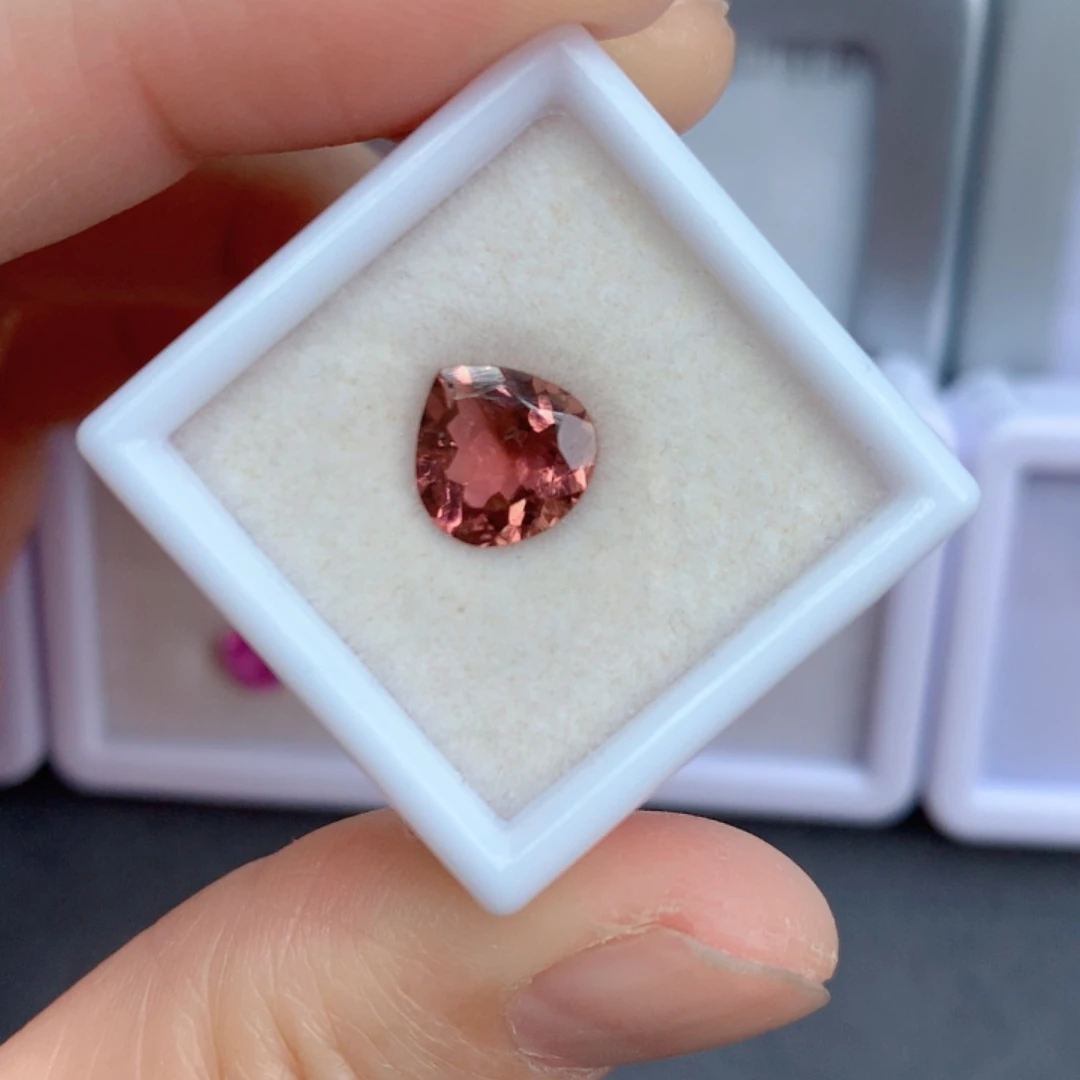 未镶嵌2.28克拉裸石红色碧玺