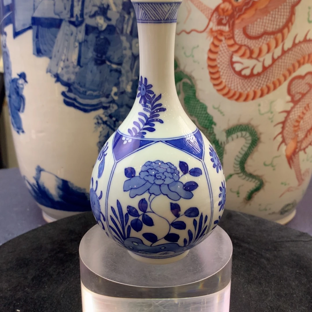 瓶3617瓷器—青花开窗花卉胆式瓶