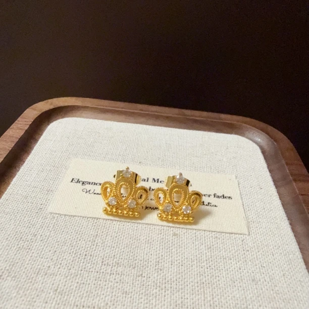 合金耳饰 轻奢百搭久不掉色小皇冠耳饰饰工厂自销小皇冠