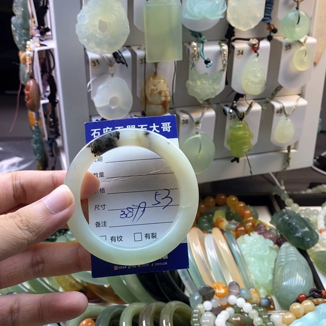未镶嵌蛇纹石玉颈饰
