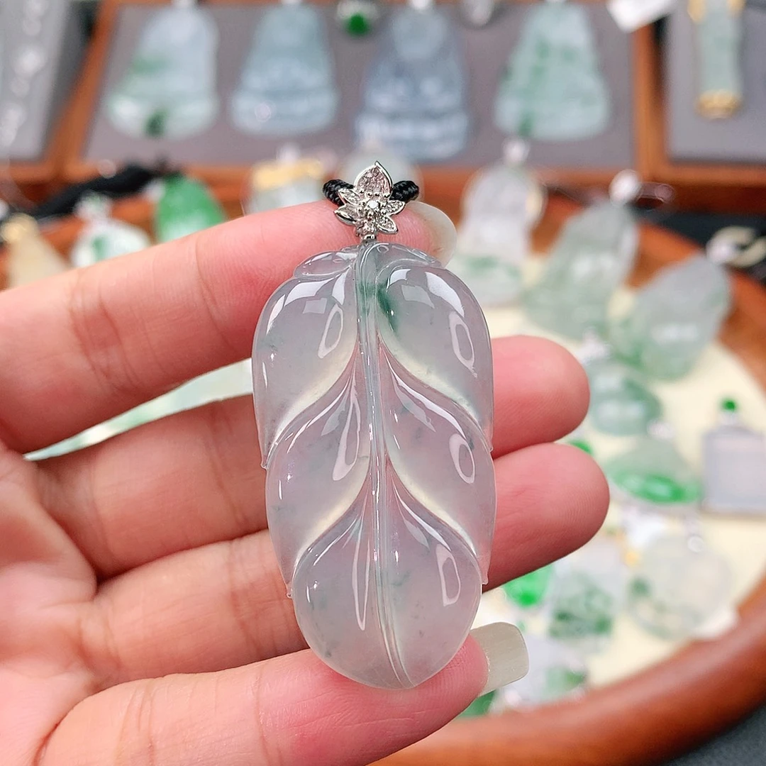 颈饰18K金镶嵌翡翠叶子