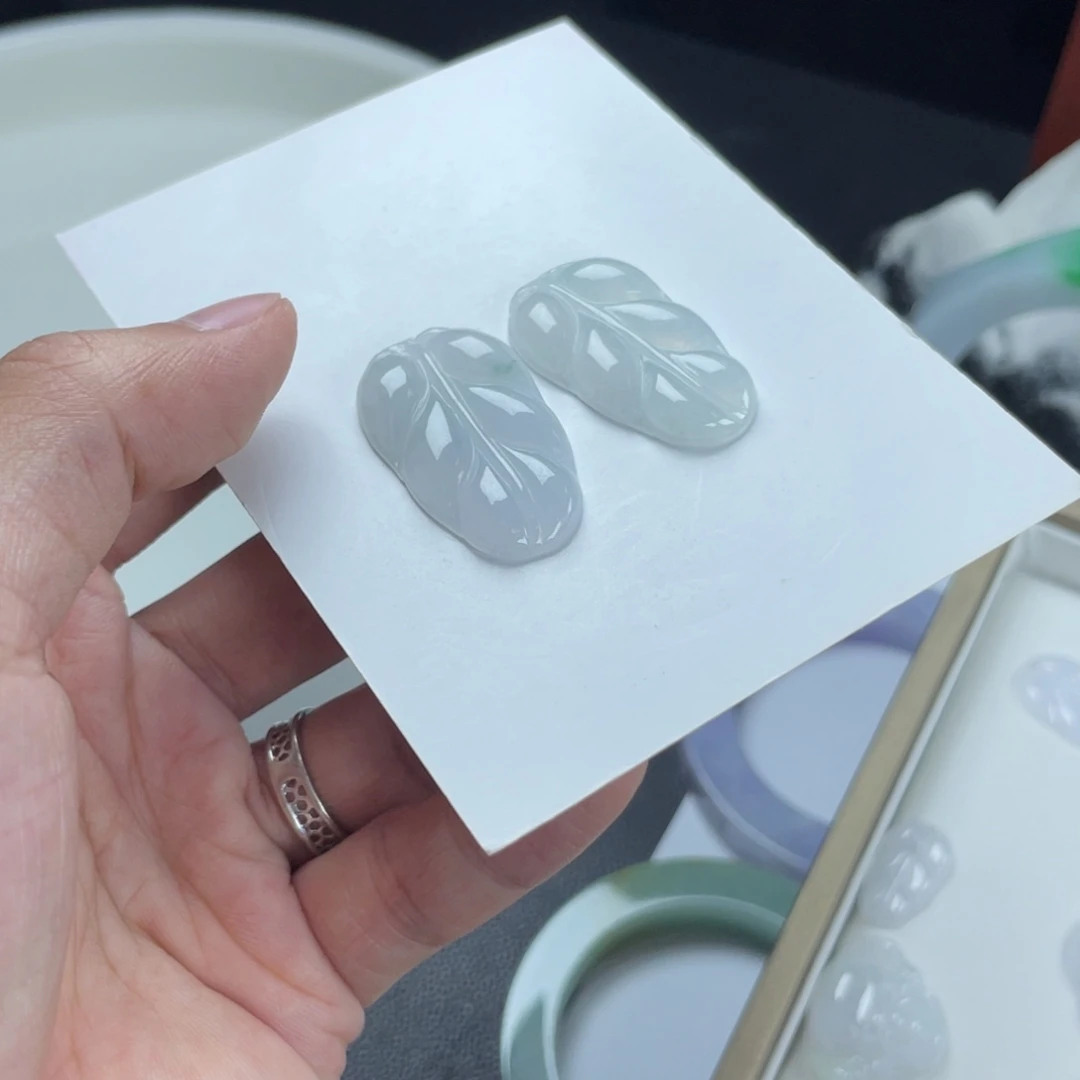 金***花颈饰未镶嵌翡翠叶子