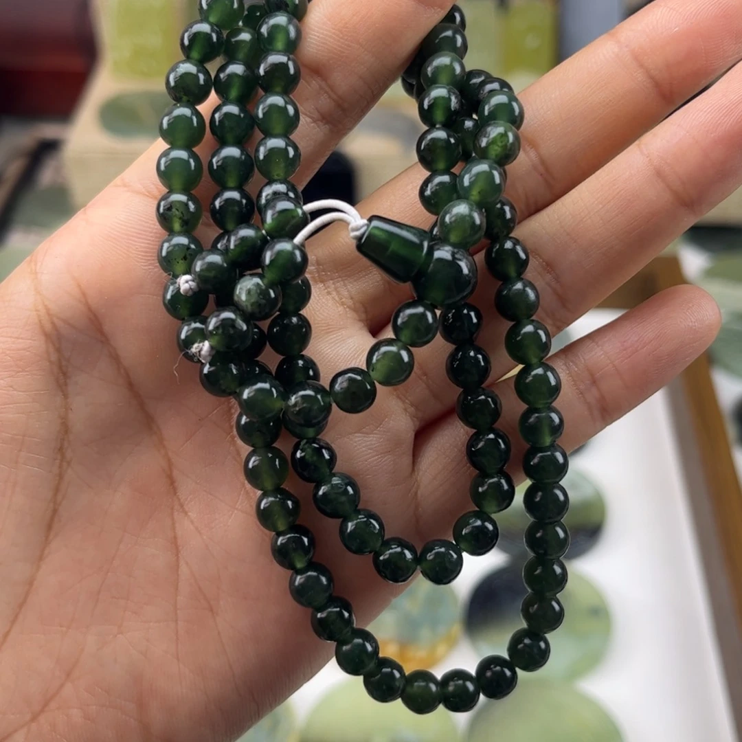 小***醒蛇纹石玉未镶嵌颈饰