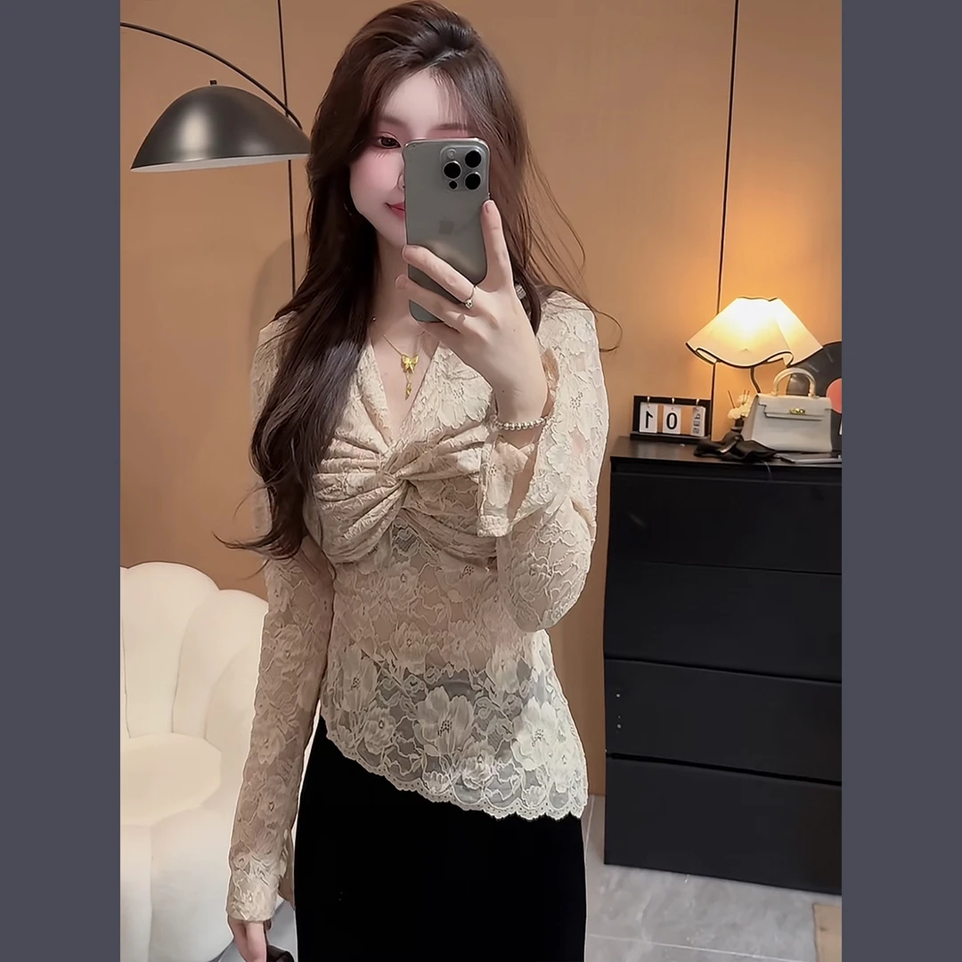 高级感女秋冬蕾丝上衣新款洋气时髦气质设计感单穿长袖修身上衣女
