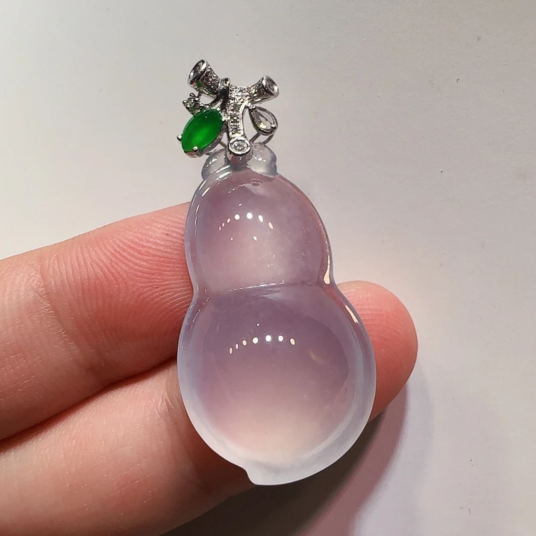 翡翠18K金镶嵌颈饰吊坠