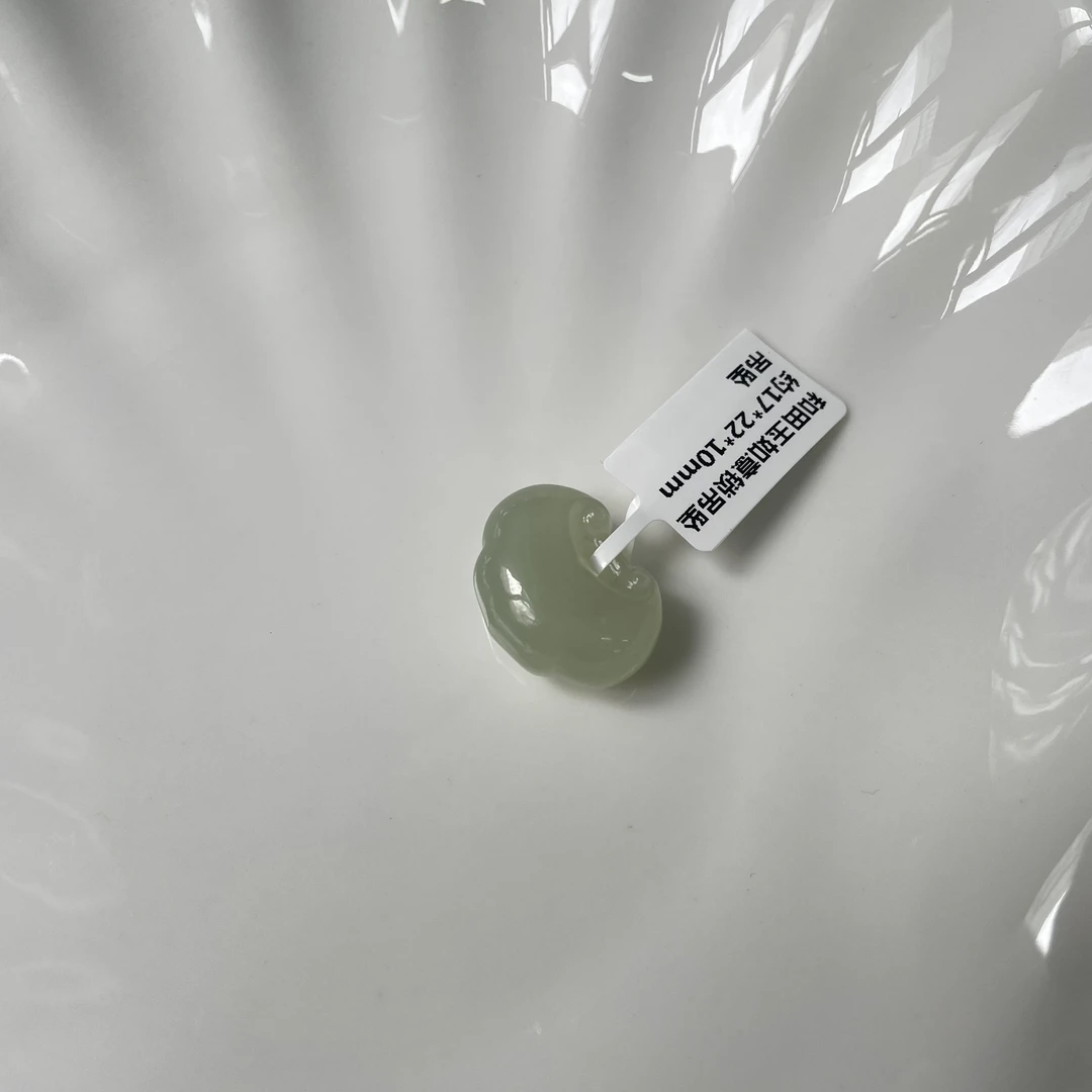 和田玉如意锁吊坠约17*22*10mm吊坠（多样性发一）