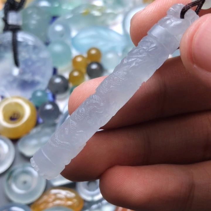 定制翡翠未镶嵌挂件