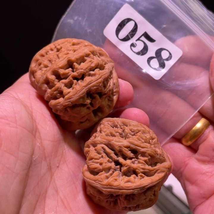 .***f文玩核桃吊坠058粗筋