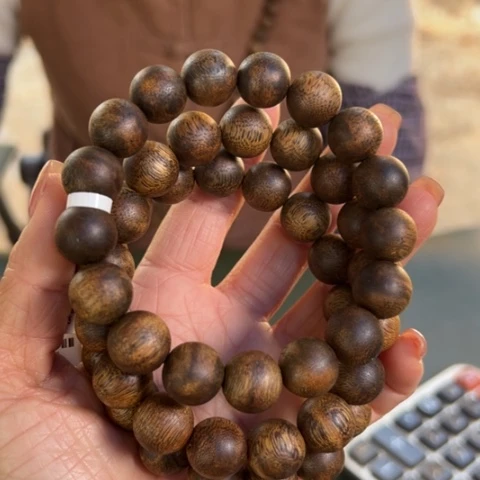 沉香手串蓝宝石14克卡1.3多样性发1串