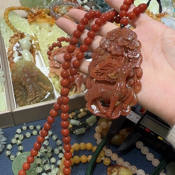 未镶嵌蛇纹石玉吊坠江*