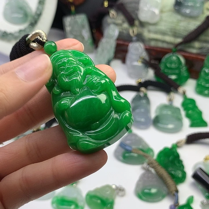 翡翠未镶嵌吊坠(赠链)