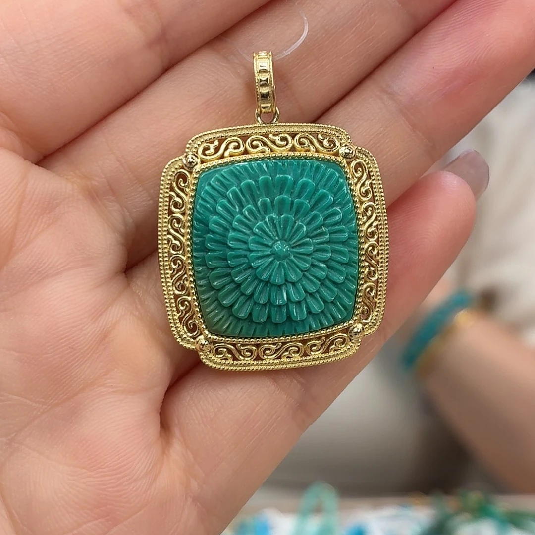 绿松石合金颈饰吊坠