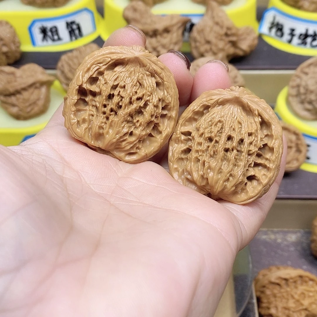 文玩核桃吊坠蛇王