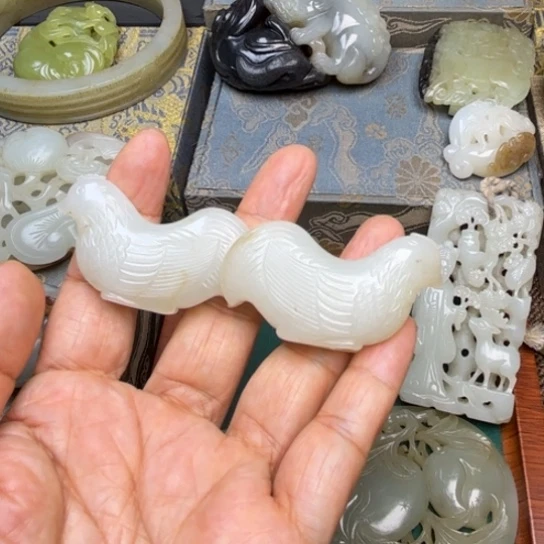 佛***心和田玉未镶嵌颈饰