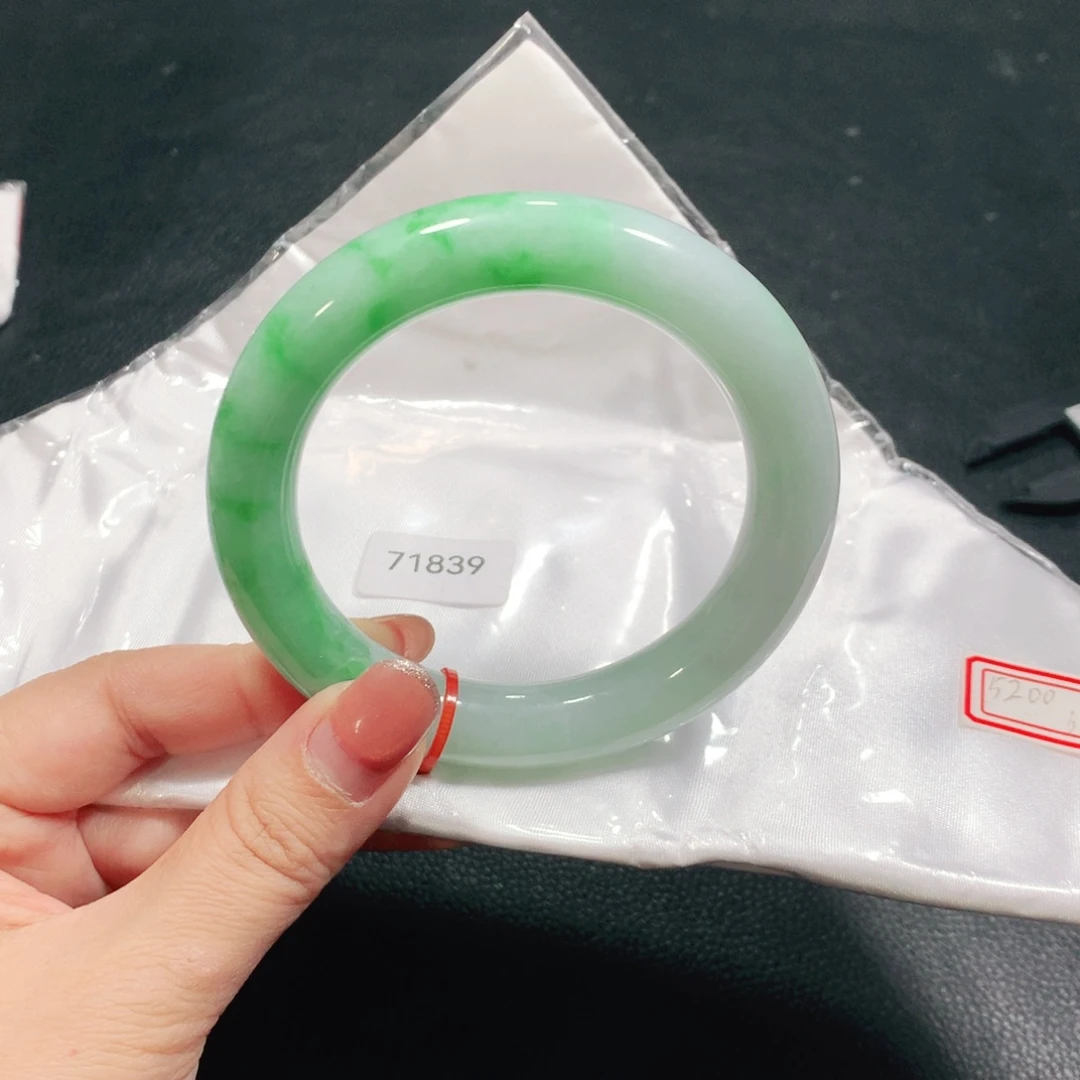 翡翠未镶嵌手镯（圆镯）03