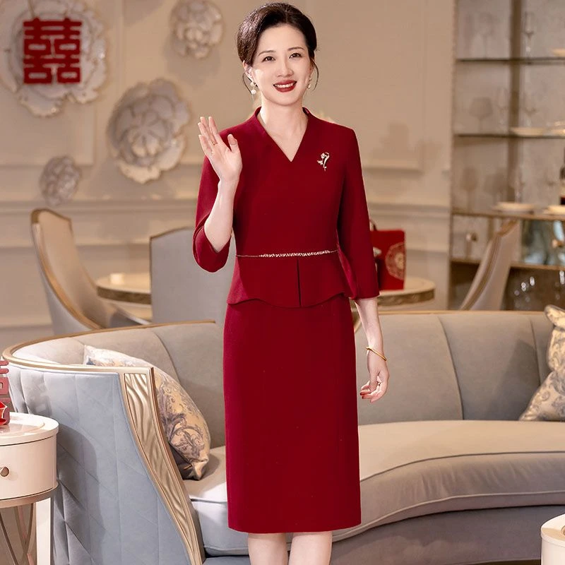 喜婆婆参加婚宴礼服2025春装假两件遮肚显瘦时尚气质妈妈连衣裙