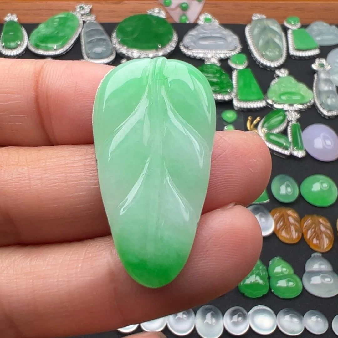 翡翠未镶嵌颈饰叶32.3