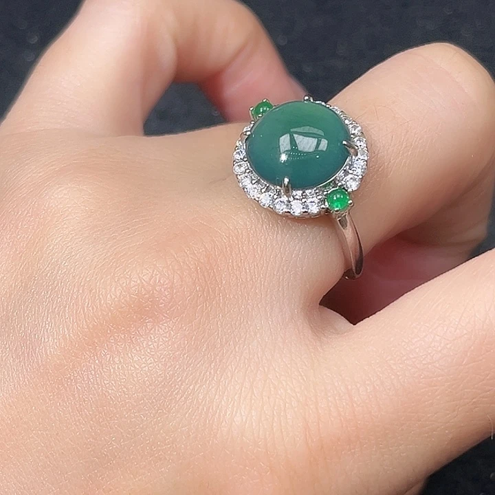 翡翠未镶嵌颈饰戒指