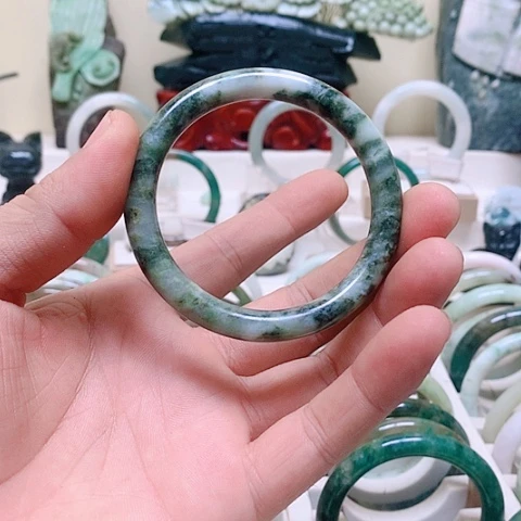 未镶嵌独山玉手镯