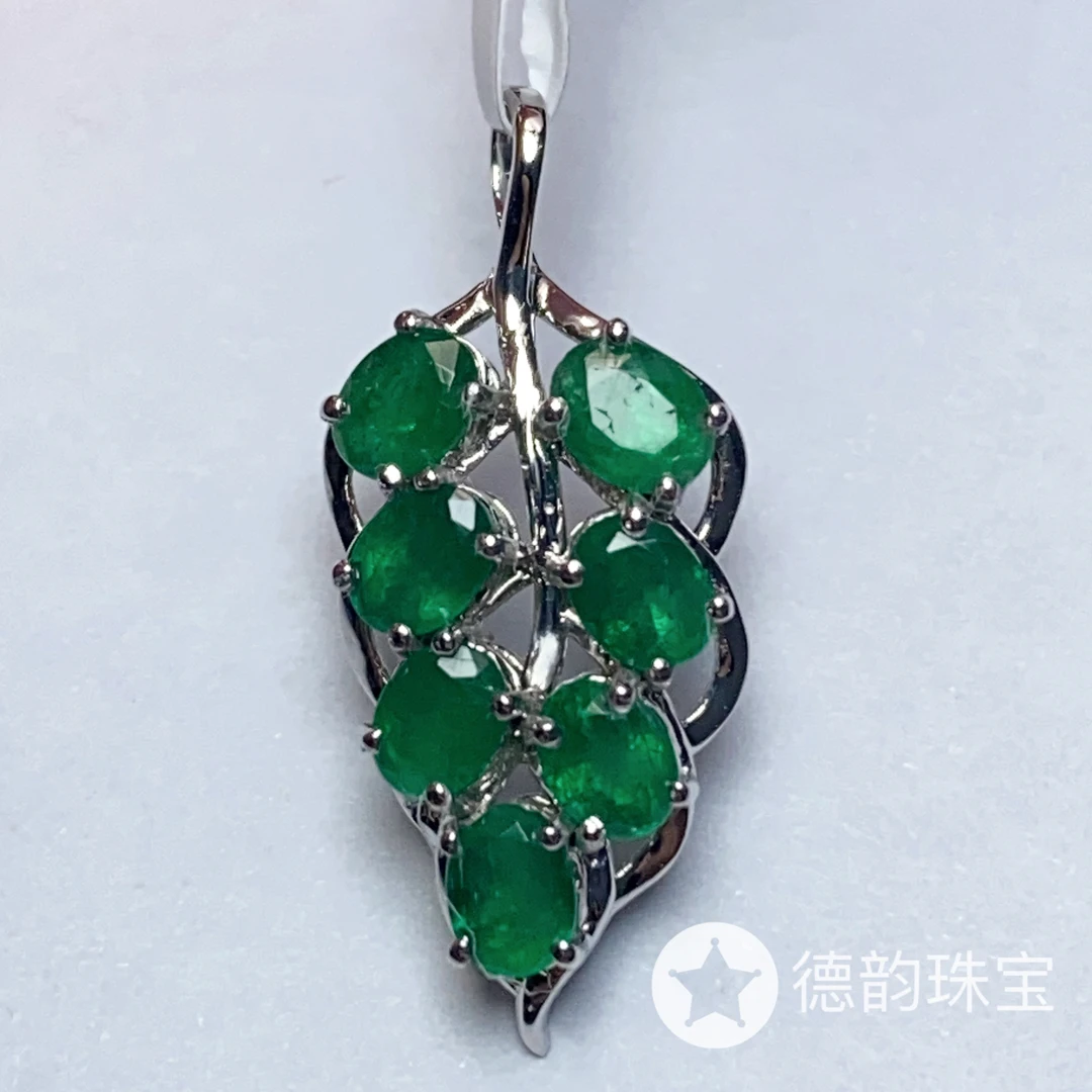 18K金镶嵌祖母绿吊坠